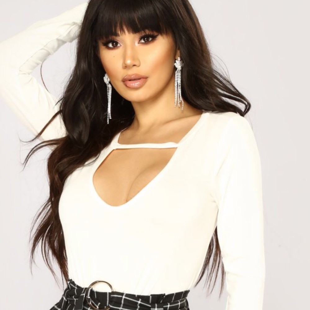 Fashion Nova Keyhole top - Picture 3 of 7